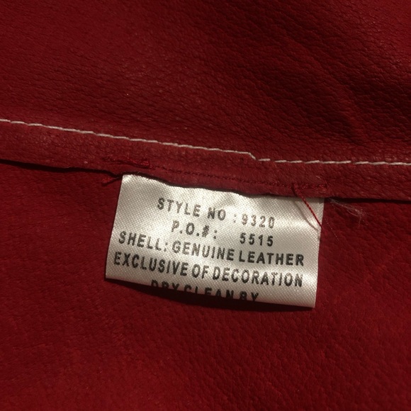 Vintage Red Leather Cape! Gorgeous accessory. Excellent quality & craftsmanship - Picture 7 of 7